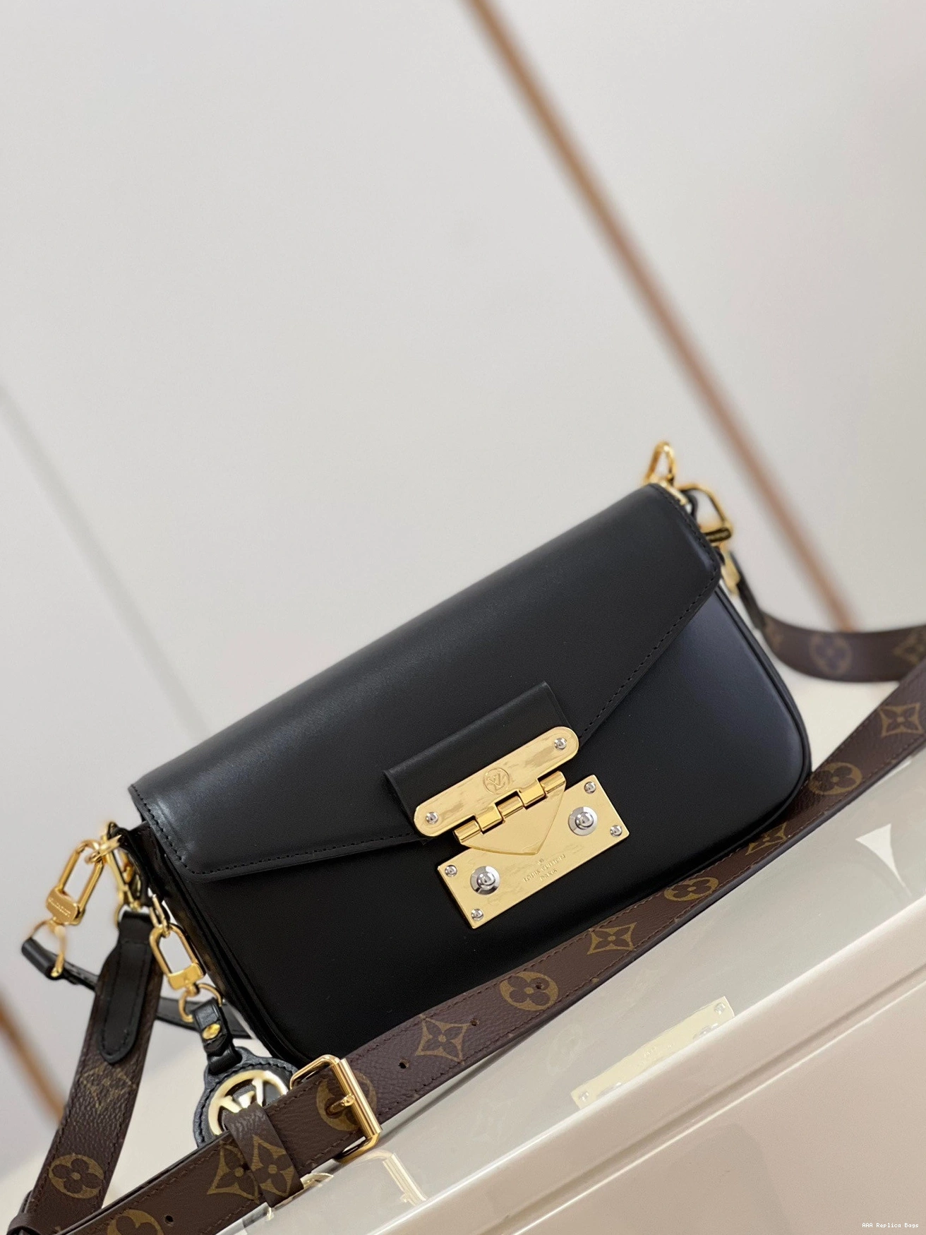 Aaa replica ru Vuitton Louis SWING 0723